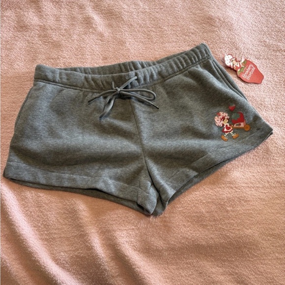Adorable Gray Strawberry Shortcake Sweat Shorts L NWT - Picture 1 of 11